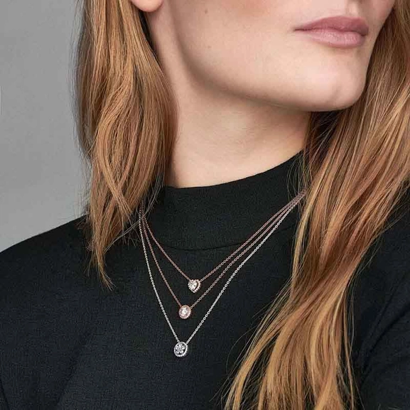 Glittrande Snöflinga Halsband - PANDORA - Snabb frakt & paketinslagning - Nordicspectra.se