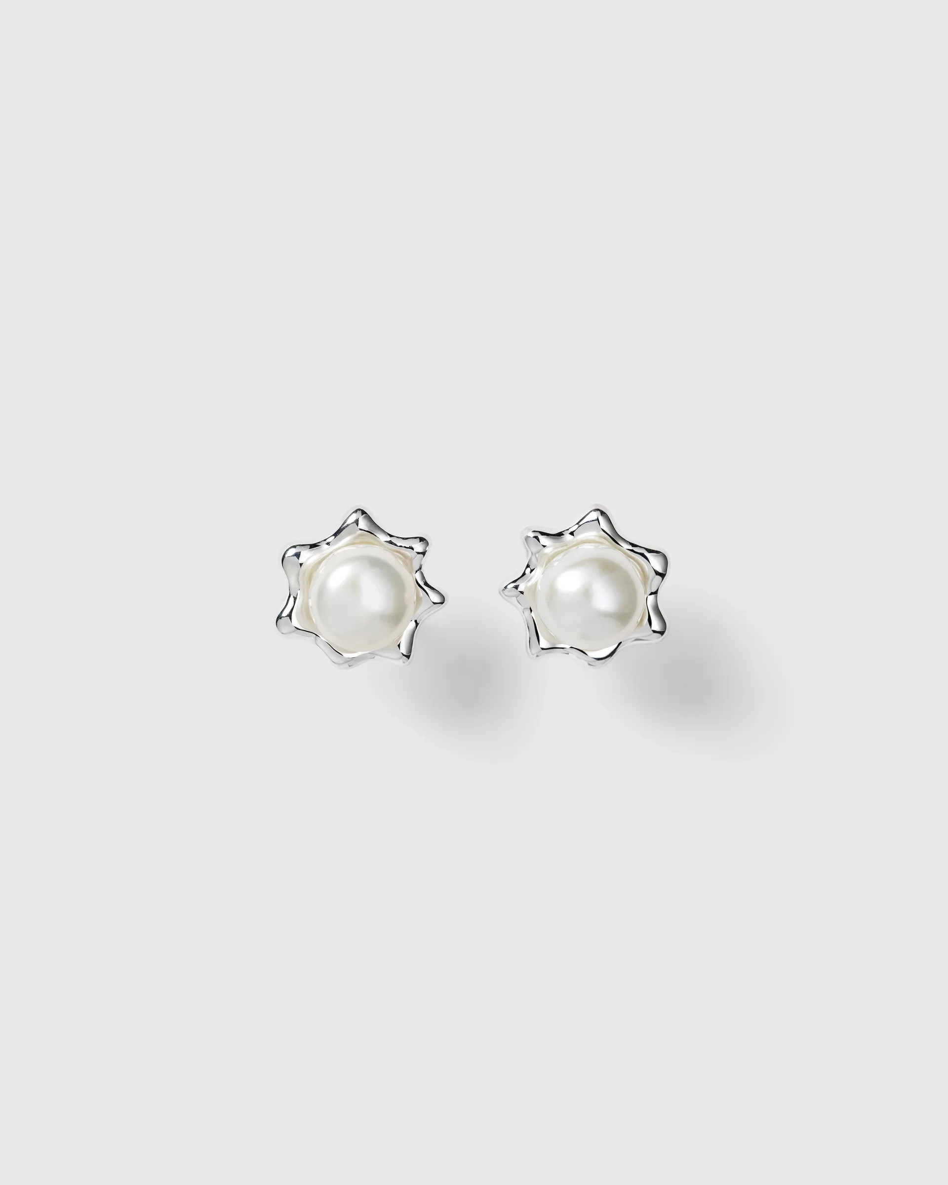 Presentset Florentina Pearl Silver från Syster P med halsband och örhängen i silver och sötvattenpärlor