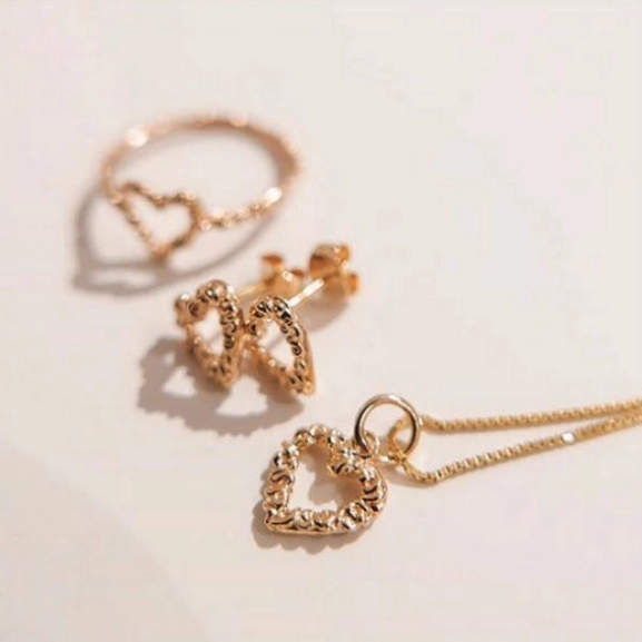 18K Gold Heart Pendant - Emma Israelsson - Snabb frakt & paketinslagning - Nordicspectra.se