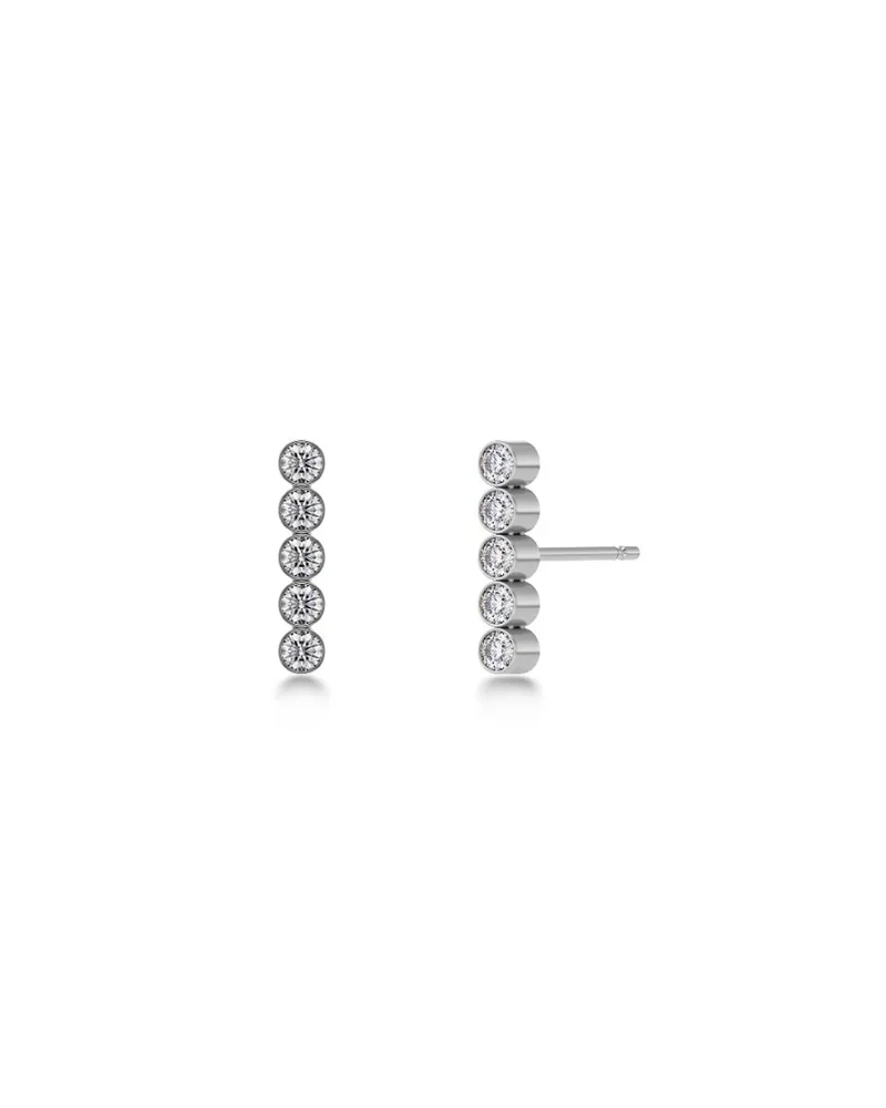 Elegant studsörhänge från Edblad Twiggy-kollektionen i polerat stål med fem gnistrande cubic zirconia-stenar
