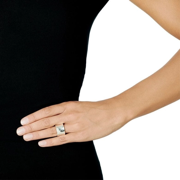 Hooked On Simone Ring - Efva Attling ringar - Snabb frakt & paketinslagning - Nordicspectra.se