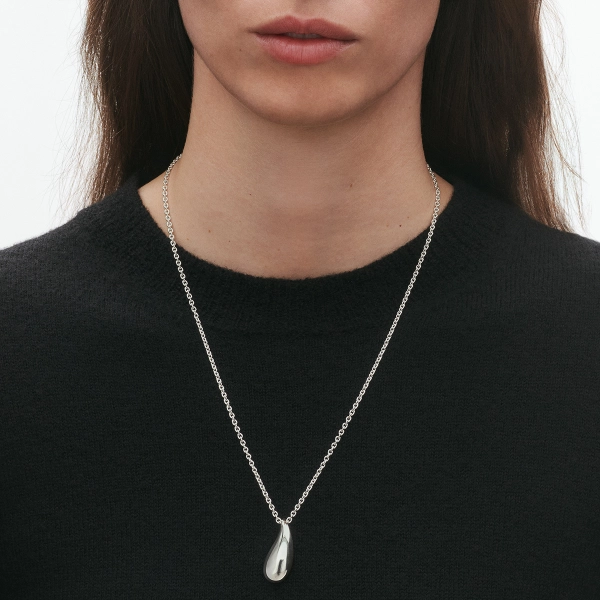 GJ_SS25_ECOM_SHOOT_REFLECT_NECKLACE_20001298_Close-up