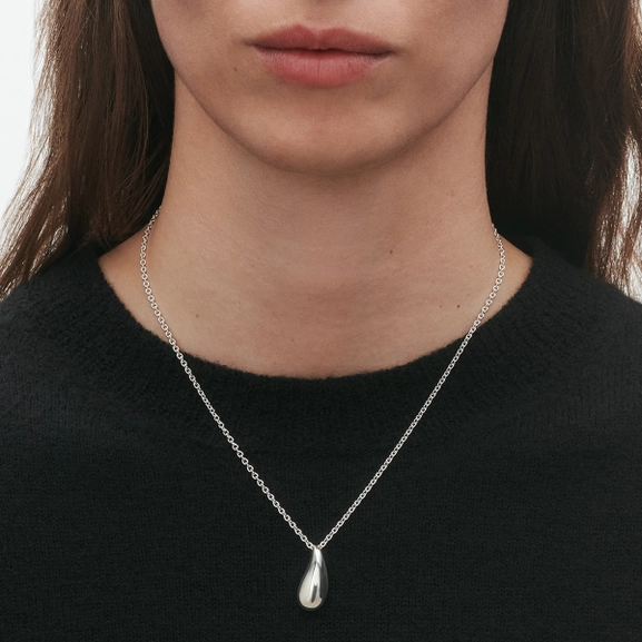 GJ_SS25_ECOM_SHOOT_REFLECT_NECKLACE_20001299_Close-up