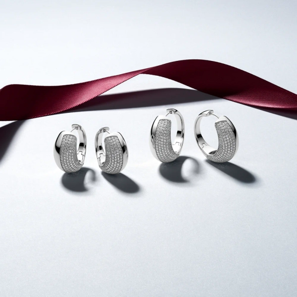 Fasano Grande Örhängen i silver med gnistrande Cubic Zirconia-stenar från Sif Jakobs