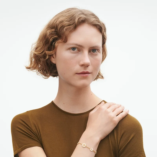 AW25_ECOM_ON-MODEL_DAISY_8_FLOWER_BRACELET_20001668