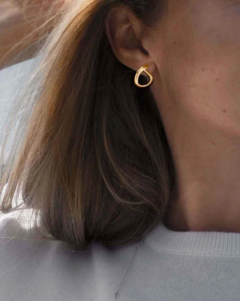 Ocean Small Studs Gold - Drakenberg Sjölin Örhängen - Snabb frakt & paketinslagning - Nordicspectra.se