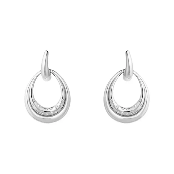 Offspring Dubbla Örhängen Mellan i silver med sammanlänkade former och briljantslipade diamanter från Georg Jensen.