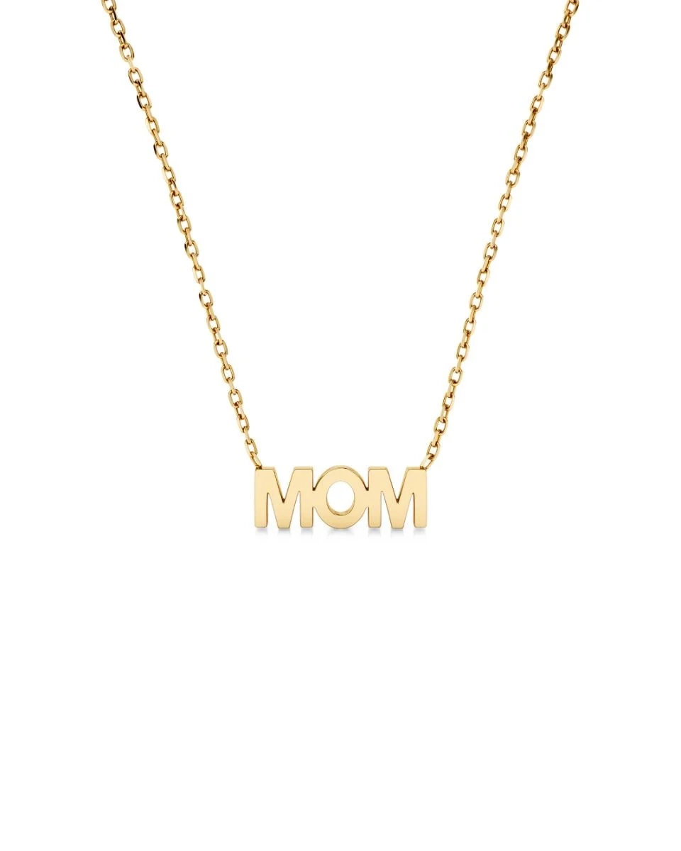 Halsband i 14K guldplätering med rund berlock med texten MOM på fasettslipad kedja