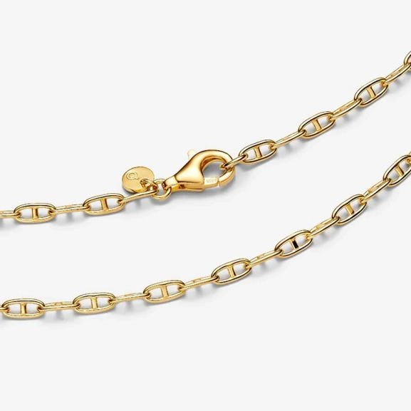 Ankarkedja Halsband Guld från Pandora Moments: Eleganta 14K guldpläterade länkar som ger en känsla av lyx och subtil elegans till din personliga stil.