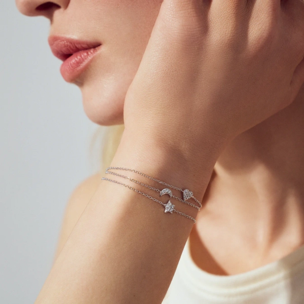 Luna armband i silver med halvmåne och infattade cubic zirconia