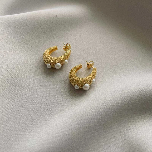 Pearl Bubble Big Ear Gold -CU Jewellery - Snabb frakt & paketinslagning - Nordicspectra.se