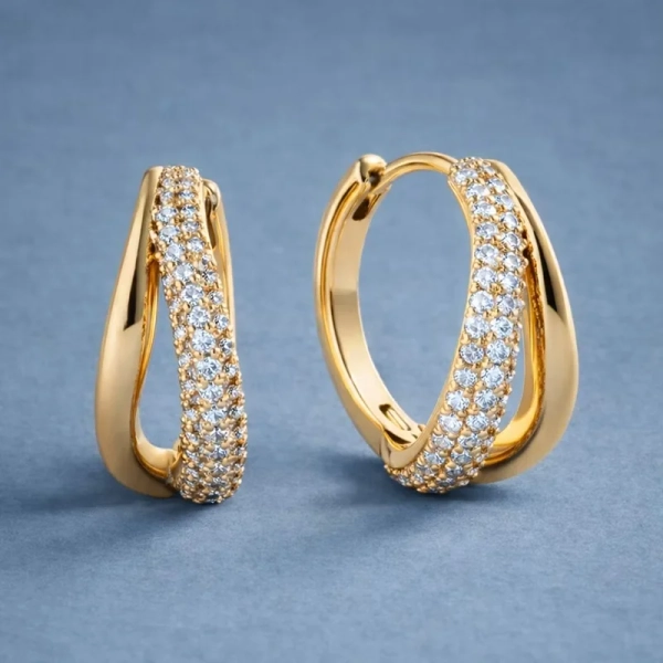 dubbla hoops i 18K guldpläterad mässing med pavé-satta zirkoner