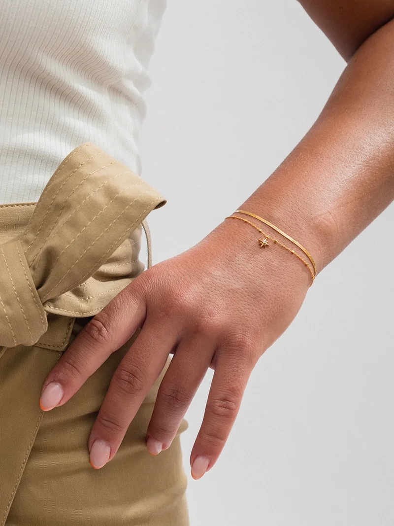 Herringbone Bracelet Gold - Syster P - Snabb leverans & Gratis paketinslagning - Nordic Spectra
