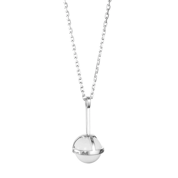 Amor Fati Globe Pendant - White Agate - Efva Attling halsband - Snabb frakt & paketinslagning - Nordicspectra.se