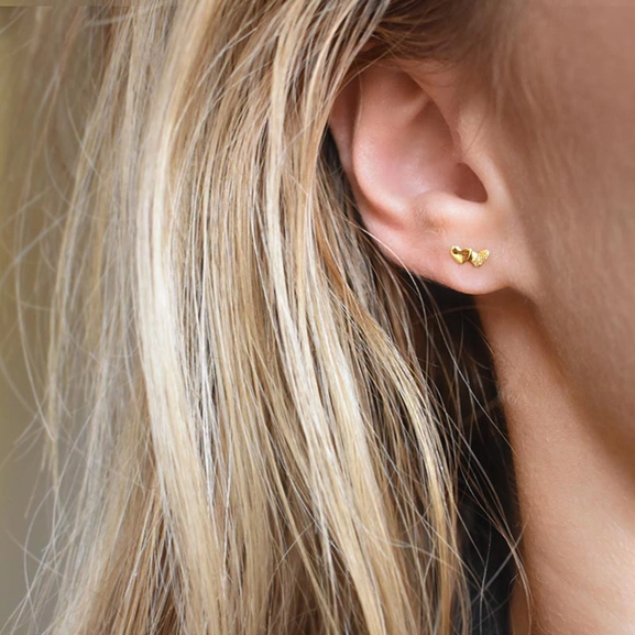 Loving Heart Studs Gold - Drakenberg/Sjölin - Suuri valikoima & ilmainen lahjapaketointi - Nordicspectra.fi