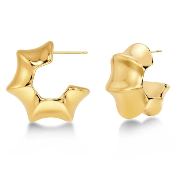 Örhängen i 14K guldpläterat stål med bambuinspirerat mönster