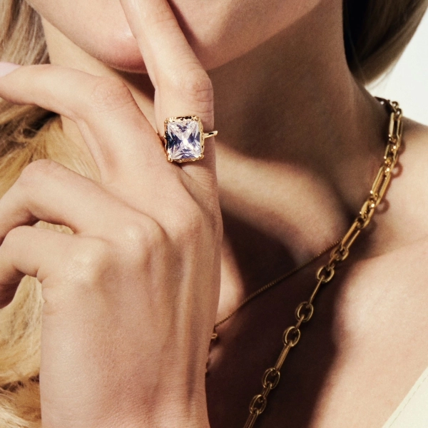 elegant ring i vitt guld med cubic zirconia