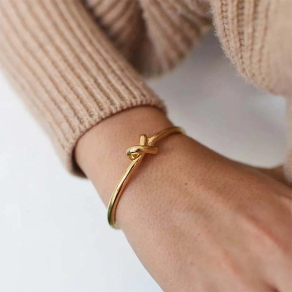 Knot Cuff Gold - Sophie By Sophie - Snabb frakt & paketinslagning - Nordicspectra.se