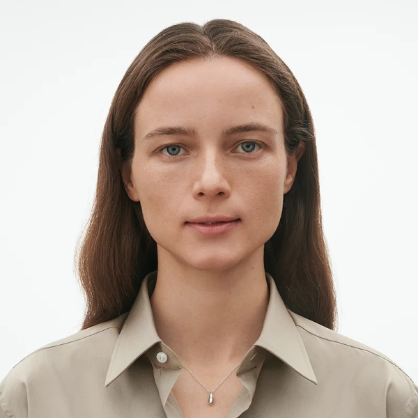 SS25_ECOM_ON-MODEL_REFLECT_MINI_PENDANT_20001633