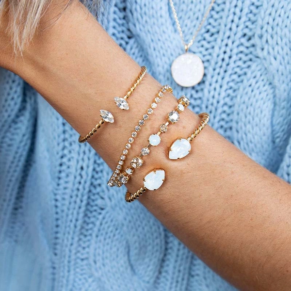 Mini Drop Bracelet Gold White Opal - Caroline Svedbom - Snabb frakt & paketinslagning - Nordicspectra.se