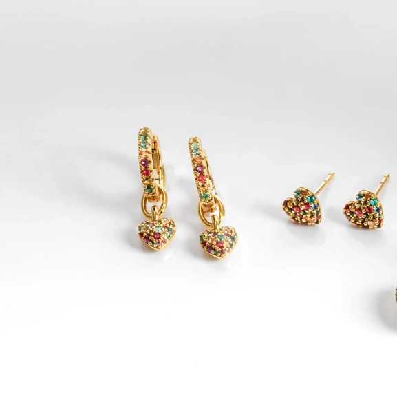 elegantti ja kimalteleva Cubic Zirkonia