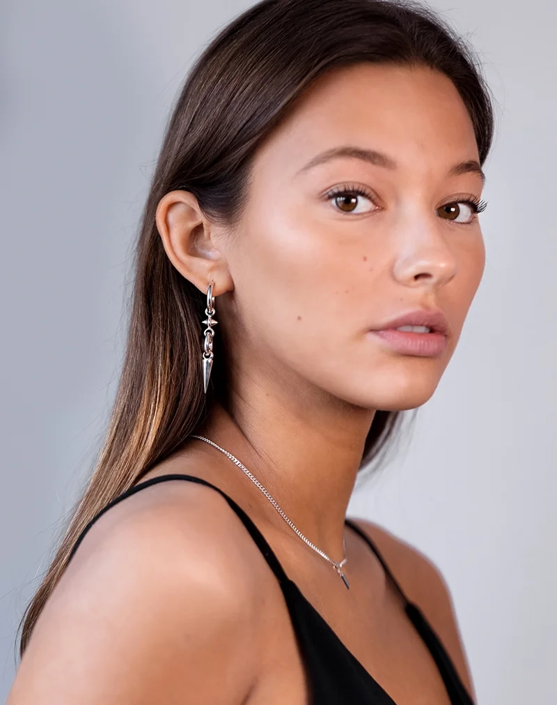 Juno Long Single Earring Silver - Syster P - Snabb leverans & Gratis paketinslagning - Nordic Spectra