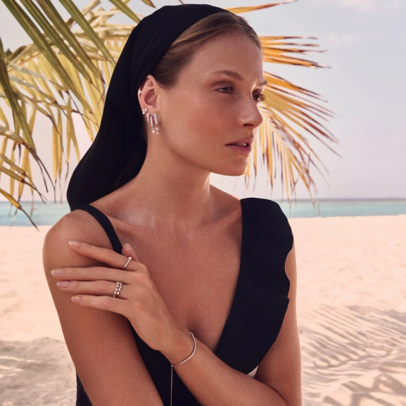 Adria Tre Piccolo Örhängen i silver med Cubic Zirconia och sötvattenpärla från Sif Jakobs