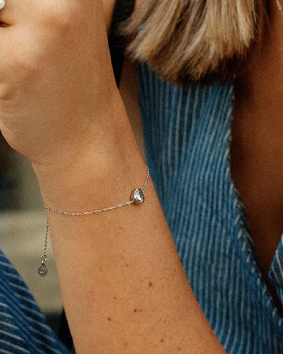 inspirerat av havets glittrande yta.