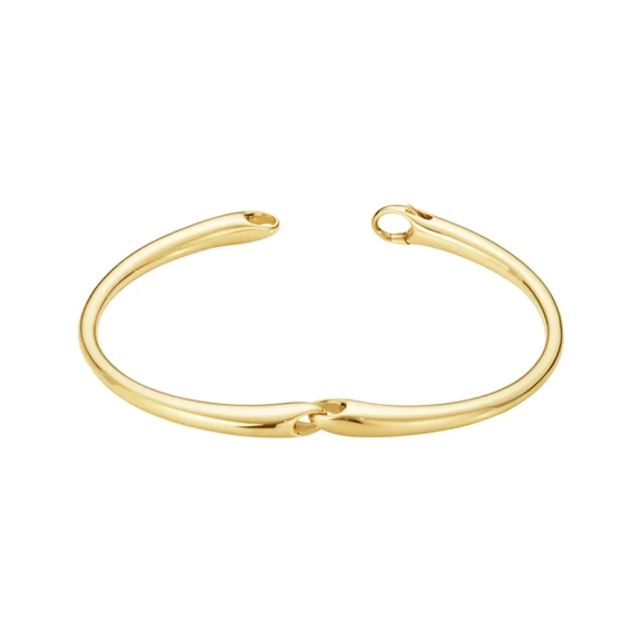 designad av Jacqueline Rabun för Georg Jensen. Stilren armring med mjuka kurvor.