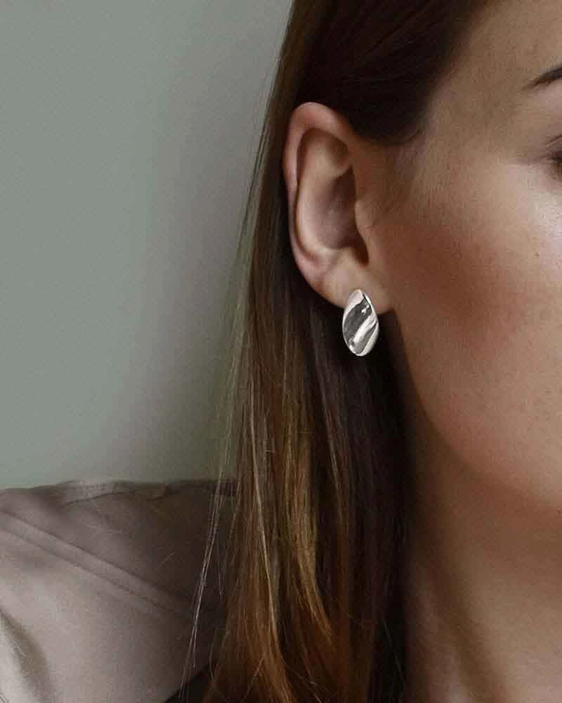 Aqua Small Studs - Drakenberg Sjölin Örhängen - Snabb frakt & paketinslagning - Nordicspectra.se