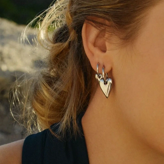 designade av Edblad. Amore Hoops L Steel
