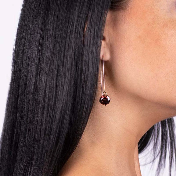 FRIDA Långa Örhängen Guld/Plommon - Astrid & Agnes - Snabb frakt & paketinslagning - Nordicspectra.se