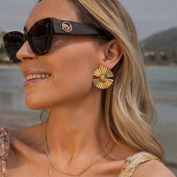 Sunfeather Earrings Gold Crystal - Caroline Svedbom - Snabb frakt & paketinslagning - Nordicspectra.se