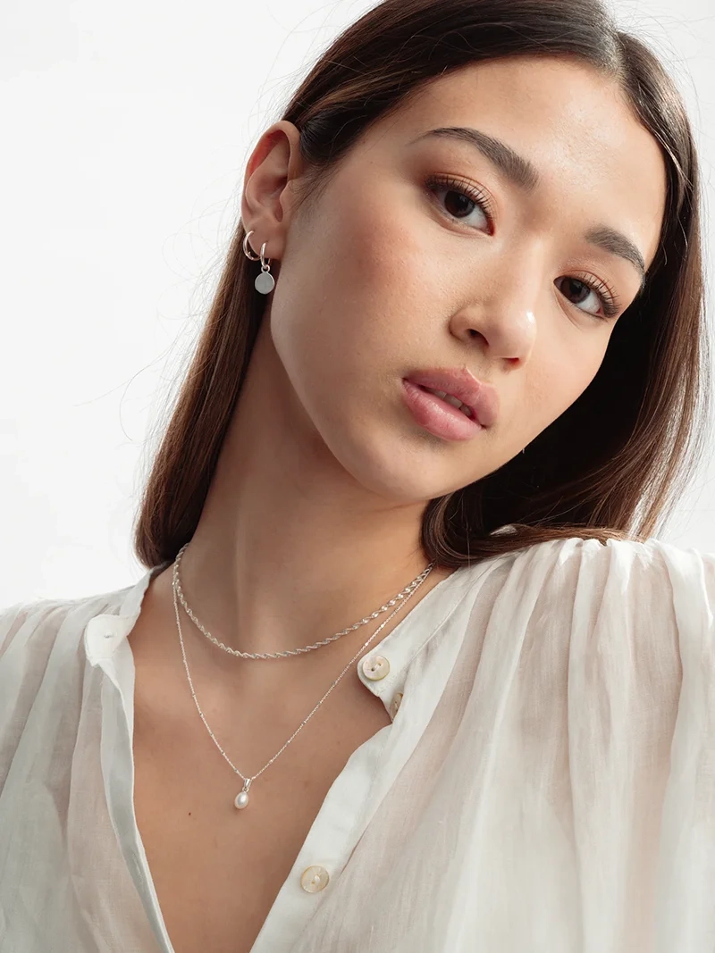 Treasure Single Pearl Necklace Silver - Syster P - Snabb leverans & Gratis paketinslagning - Nordic Spectra