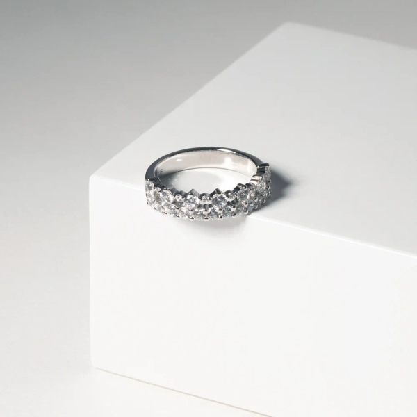 Livigno Ring i 18K guldpläterat silver med gnistrande cubic zirconia från Sif Jakobs