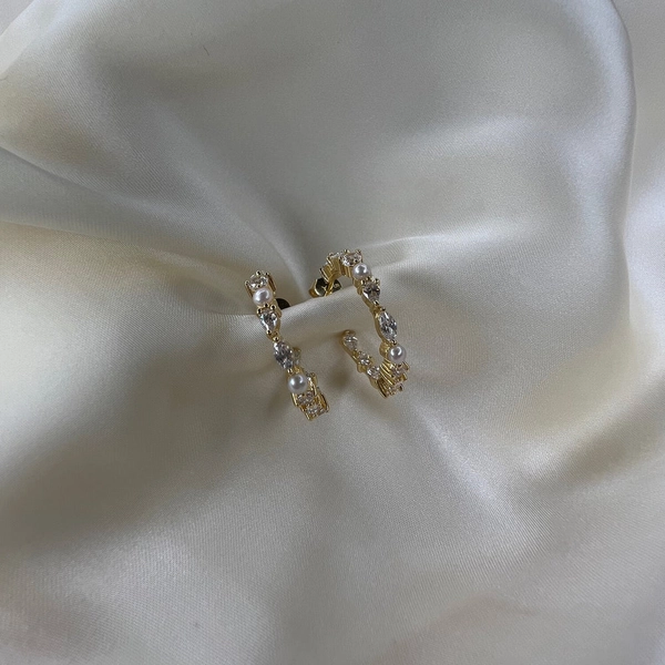 Adria Creolo Medio Örhängen Guld från Sif Jakobs