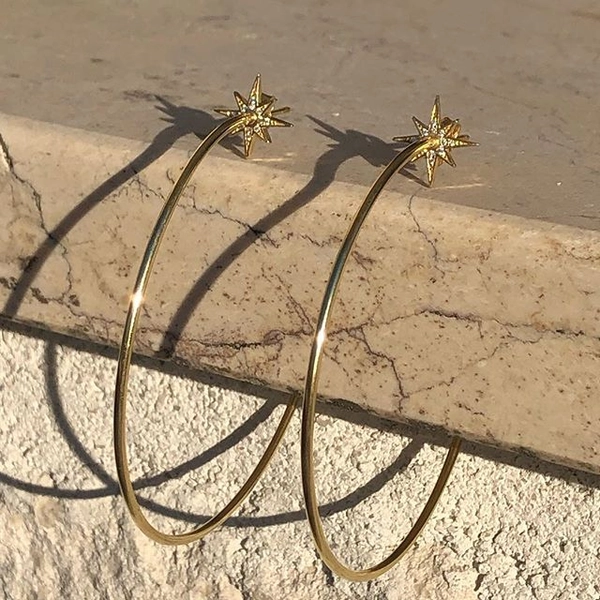 One Hoop Ear Gold -CU Jewellery - Snabb frakt & paketinslagning - Nordicspectra.se