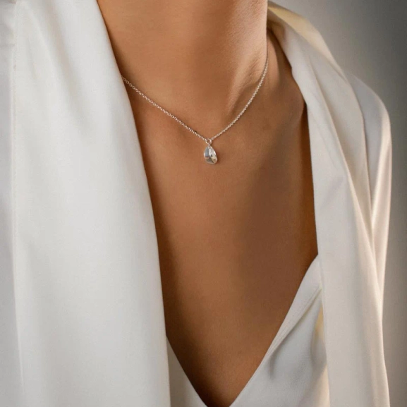 Botanica Drop Necklace - Drakenberg/Sjölin Halsband- Snabb leverans & paketinslagning - Nordic Spectra