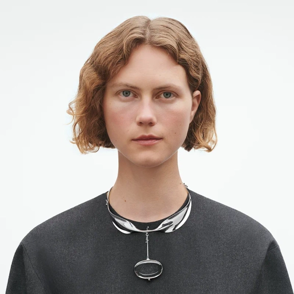 AW25_ECOM_ON-MODEL_TORUN_NECKRING_20001641