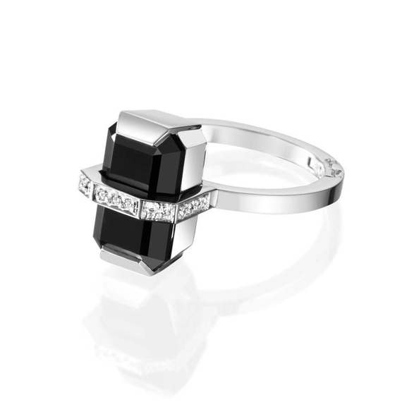 Little Bend Over Onyx White Gold - Efva Attling ringar - Snabb frakt & paketinslagning - Nordicspectra.se