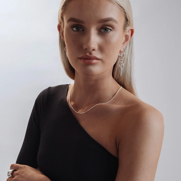 Juno Long Single Earring Silver - Syster P - Snabb leverans & Gratis paketinslagning - Nordic Spectra