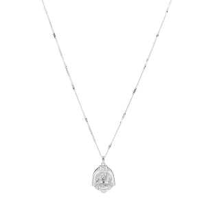 Lucky Coin Athena Halskette aus Silber von Syster P mit detailliertem Athena-Anhänger und der Gravur "Vertraue dir selbst" an einer dünnen Silberkette.