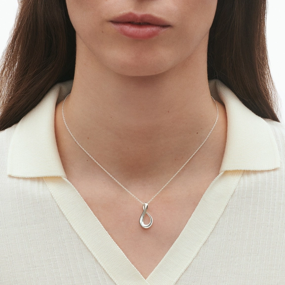 GJ_SS25_ECOM_SHOOT_INFINITY_NECKLACE_10013929 (1) (1)