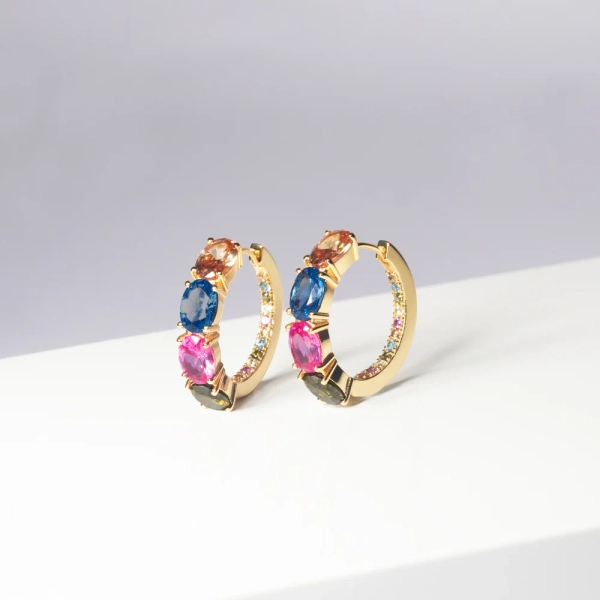 Ellisse Creolo Örhängen Mix Guld från Sif Jakobs i 18K guldpläterat silver med gnistrande cubic zirconia-stenar.