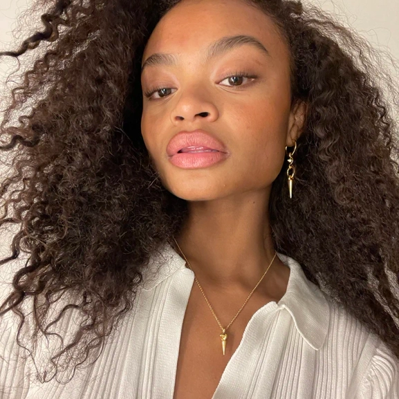 Juno Long Single Earring Gold - Syster P - Snabb leverans & Gratis paketinslagning - Nordic Spectra