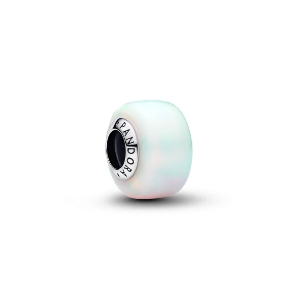 Der opaleszierende Charm von Pandora aus Sterlingsilber und schimmerndem Opalharz vermittelt ein Gefühl von Verbundenheit