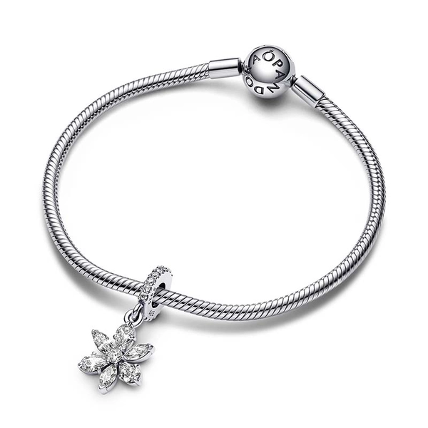 Sparkling Herbarium Cluster Dangle Charm - PANDORA - Snabb frakt & paketinslagning - Nordicspectra.se