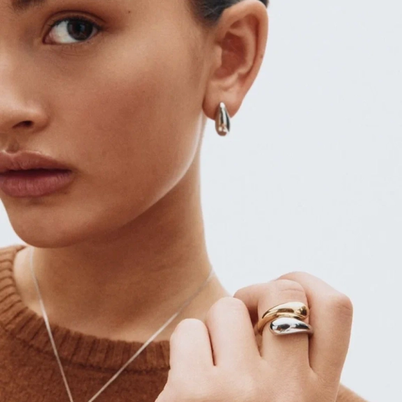 med en elegant och tidlös design som passar både vardag och fest.