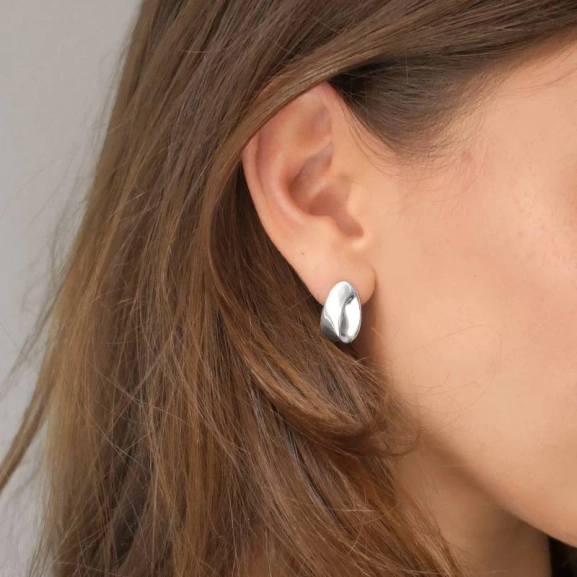 Aqua Swirl Small Studs - Drakenberg/Sjölin Örhängen- Snabb leverans & paketinslagning - Nordic Spectra
