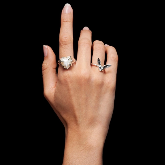 från Maria Nilsdotter. Elegant och tidlös design för alla tillfällen.